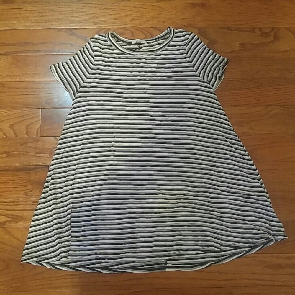 acemi black, white, and grey ribbed t-shirt dress